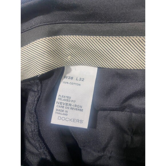 Dockers Premium Pants Mens 38x32 Black Relaxed Fit Pleated Chino Cuffed - Picture 4 of 8